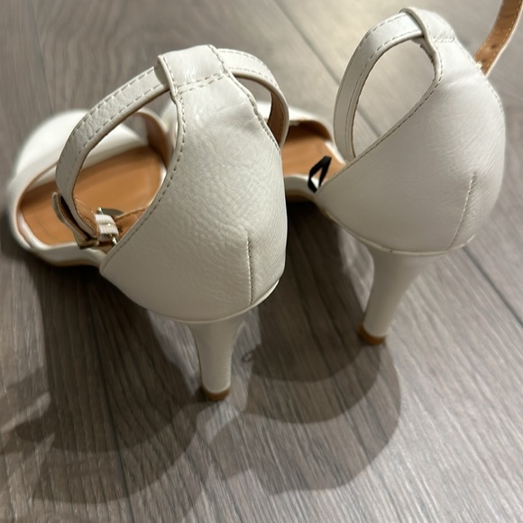 HM white heels - Picture 3 of 3